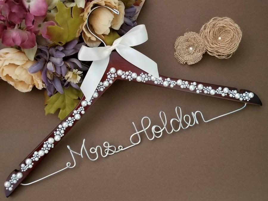 زفاف - SALE Personalized Bridal Hanger / Wedding Hanger / Custom Hanger / Bridesmaid Gift / Bridal Shower Gift / just because gift / pick your bow