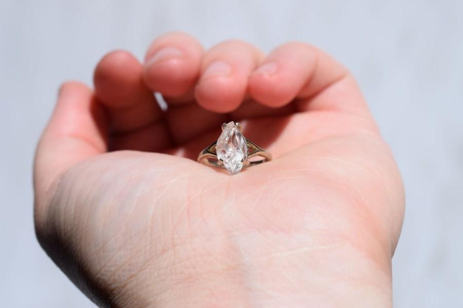 Свадьба - Size 5 14k Gold Diamond Ring, Raw Diamond Engagement Ring, Solid Gold Engagement Ring, Rough Diamond Ring, Raw Diamond Ring, Avello