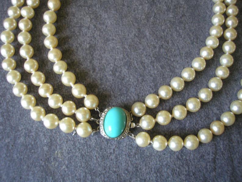 Hochzeit - Vintage Pearl Necklace With Turquoise Clasp