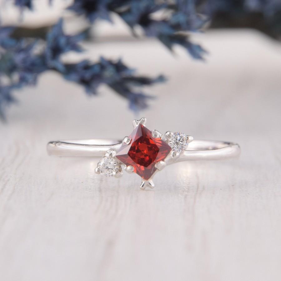 Mariage - Womens Garnet Silver Ring, Dainty Promise Ring for Her, Minimalist Silver Ring, Garnet Jewelry, Red Stone Ring, January Birthstone