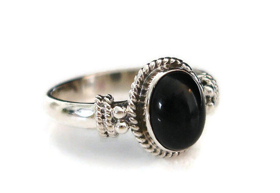 زفاف - Black Onyx Ring, Sterling Silver Boho Ring, Stacking Ring, Black Gemstone Ring, Boho Jewellery, Silver Dainty Ring Women, Mistry Gems, R5O