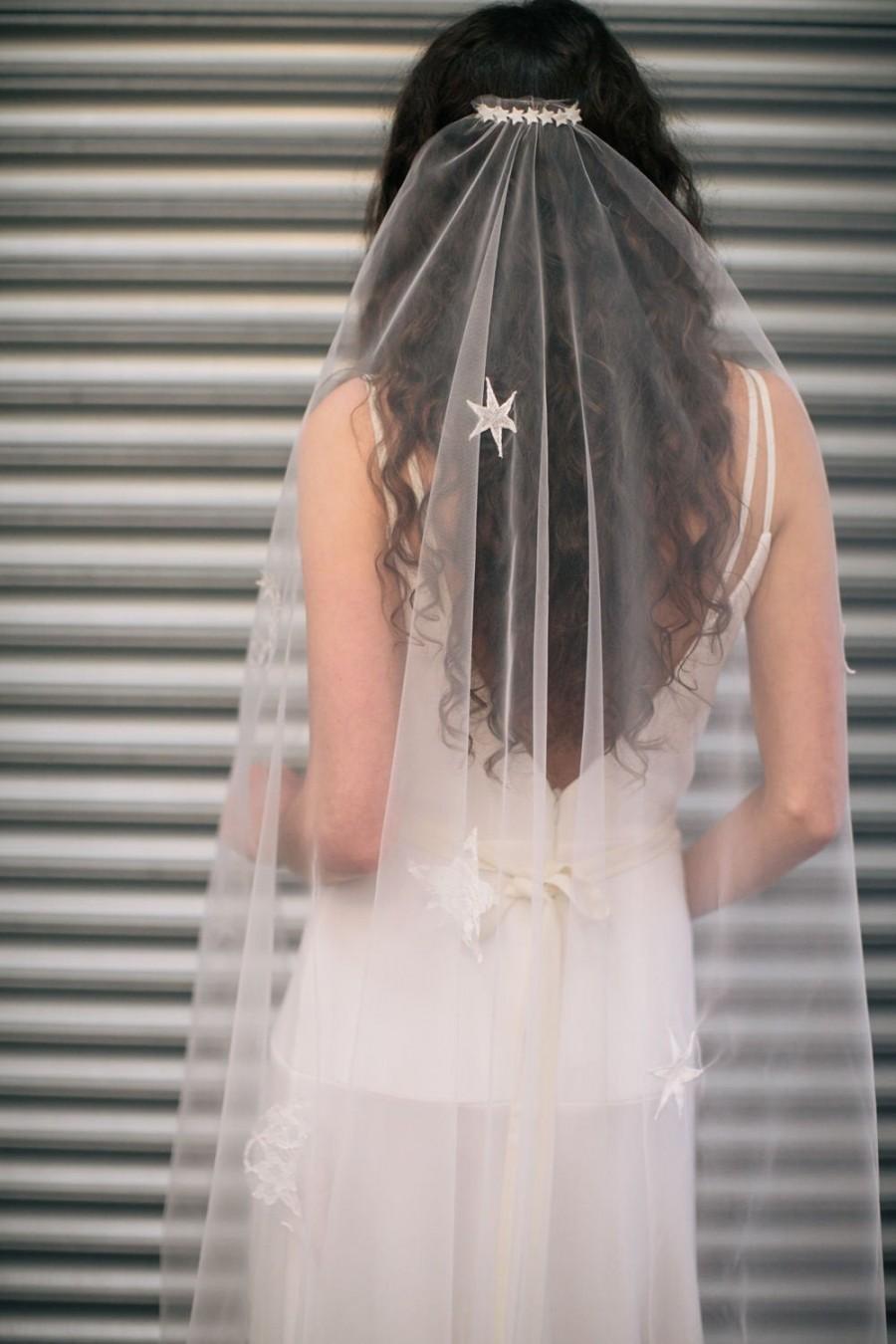 زفاف - Veil in tulle handstiched with stars and moons. Boho veil. Bridal veil. Celestial veil. Star veil
