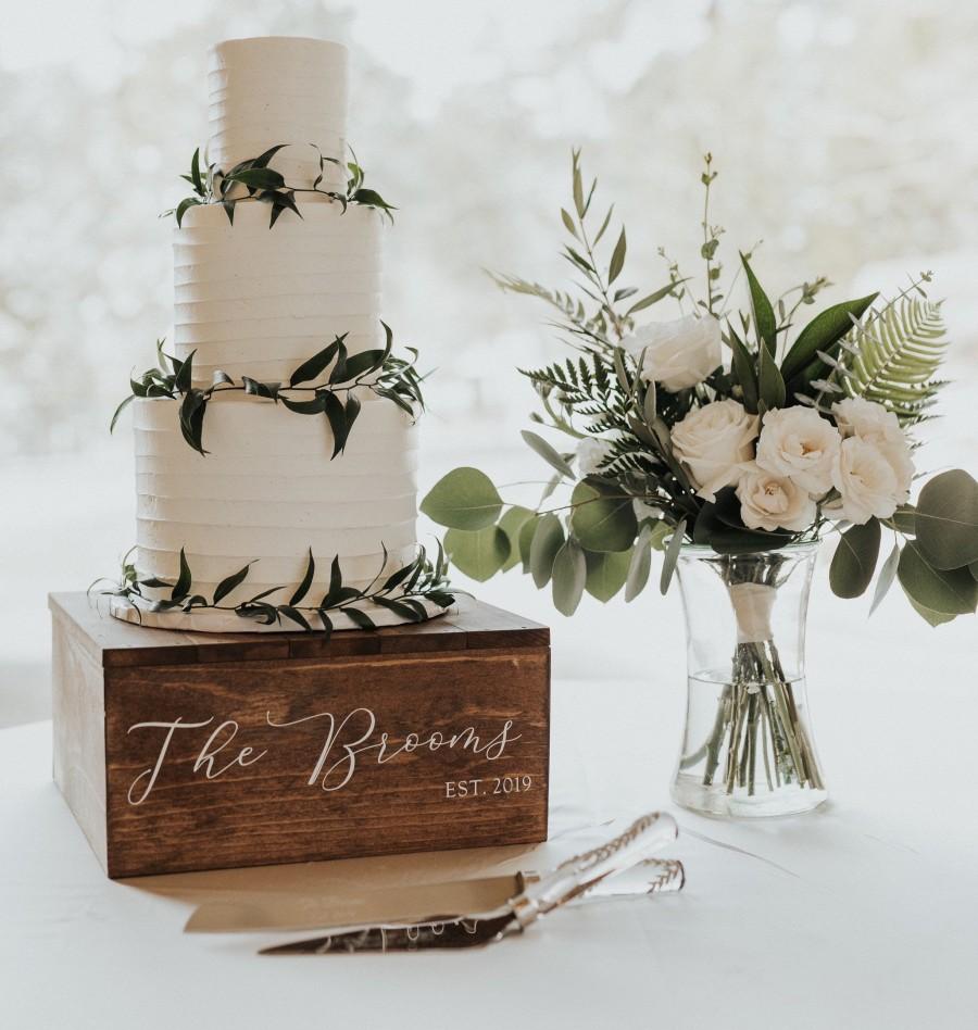 زفاف - Wooden Wedding Cake Stand with customized name and date