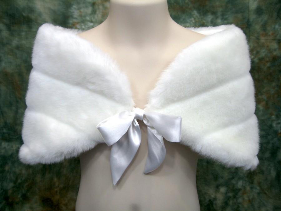 Hochzeit - faux fur shawl, faux fur stole, faux fur wrap, bridal wrap, wedding shrug, bridal shrug, faux fur cape, flower girl  FW002F-OffWhite