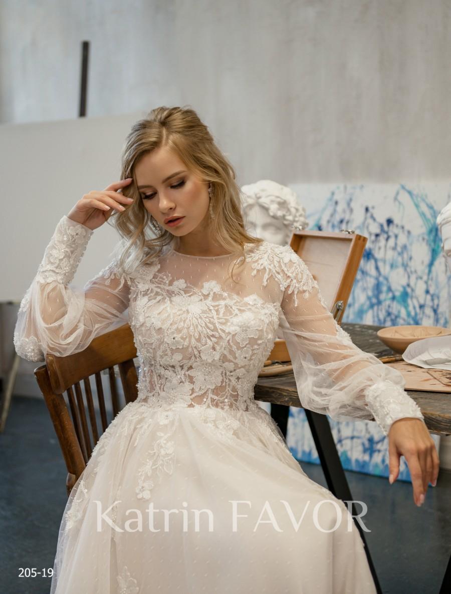 Свадьба - Long Sleeve Wedding Dress Tulle Wedding Dress Rustic Wedding Dress Lace Wedding Dress Beaded  Bohemian Wedding Dress A Line Wedding Gown