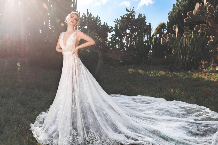 Hochzeit - Fairytale Lace Wedding Gown, Long Tulle Dress, Boho Summer Wedding Dress, Woodland Wedding Dress, Bridal Luxury Gown, Vintage White Gown
