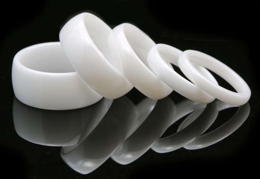Hochzeit - 3, 4, 6, 8 or 10mm White Ceramic Wedding Ring Classic High Polished Band
