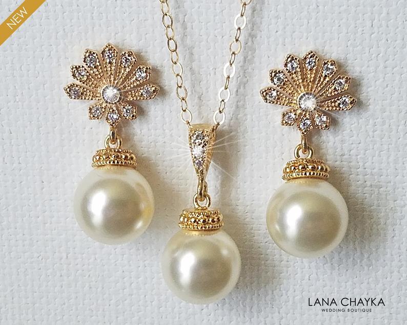 Mariage - Pearl Gold Bridal Jewelry Set, Swarovski 10mm Ivory Pearl Earrings&Necklace Set, Pearl Gold Wedding Jewelry, Bridal Bridesmaid Pearl Jewelry