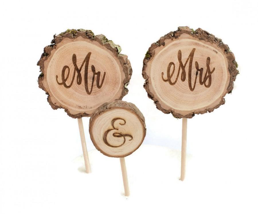 Свадьба - Rustic Wedding cake topper Mr & Mrs, Calligraphy Engraving ~ Rustic Wedding decorations, Barn Wedding reception ~ Anniversary