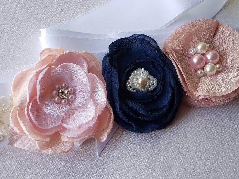 زفاف - Blush Pink Navy Blue White Sash, Wedding Floral Dress Sash, Pink Blue White Flower Belt, Maternity Sash, Bridal Sash, Embellished Sash Belt