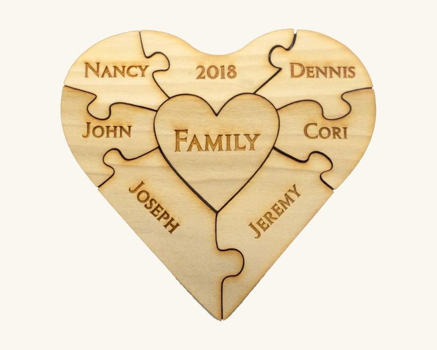 زفاف - Custom Family Wooden Heart Puzzle - Family Unity Puzzle - Pregnancy Puzzle - Wedding Announcement Puzzle - Baby Reveal - 8 PC - Engraved