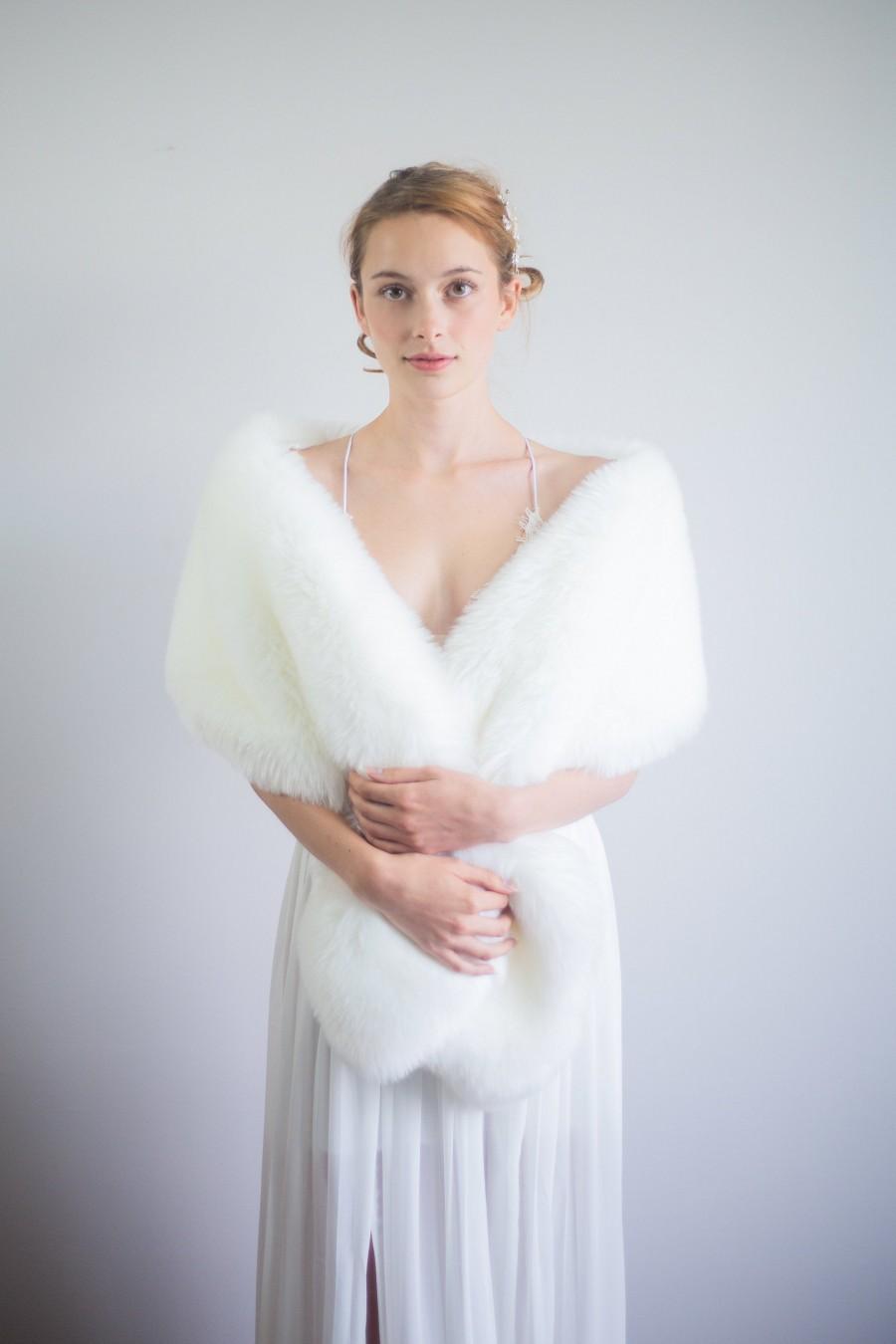 Wedding - Ivory White faux fur bridal wrap, Wedding Fur shrug, Bridal Faux Fur Stole Fur Shawl Cape, wedding faux fur wrap (Lilian Wht01)