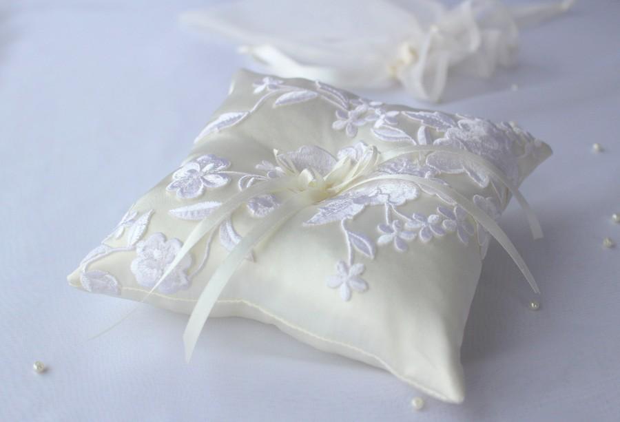 زفاف - Ivory Ring Bearer Pillow/ Ivory Wedding Pillow