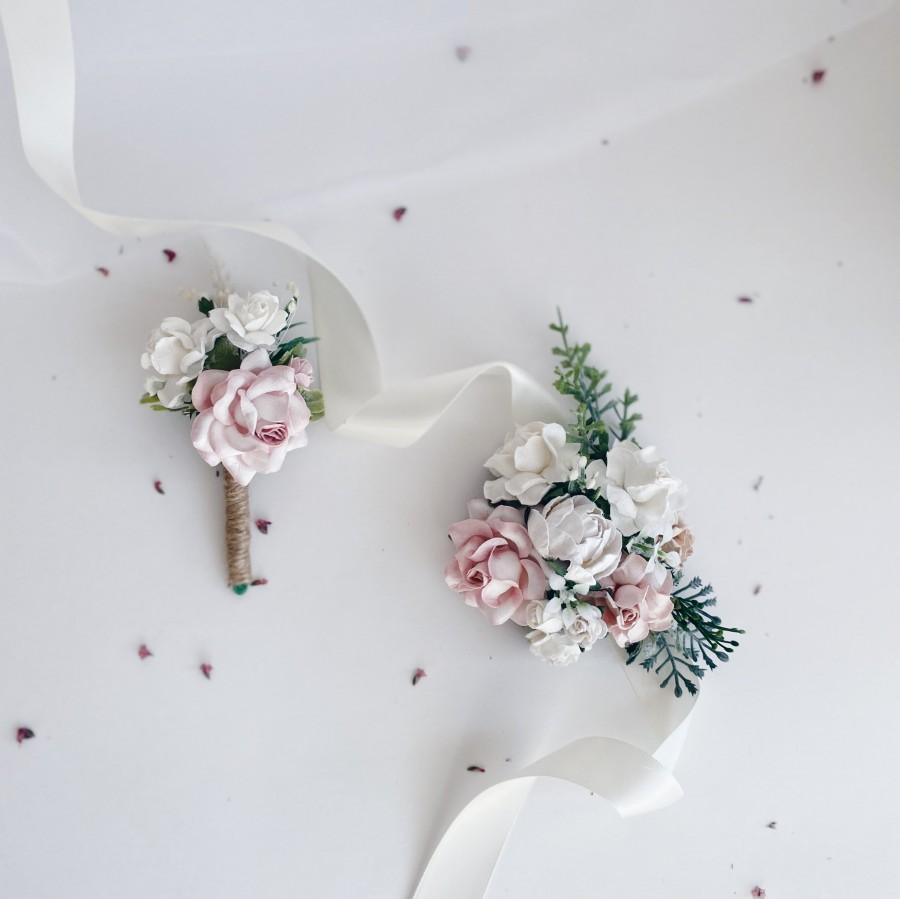 زفاف - Corsage and boutonnière set, boutonnières for men, white corsage wristlet, wedding flower bracelet, ivory and white wrist corsages, flower