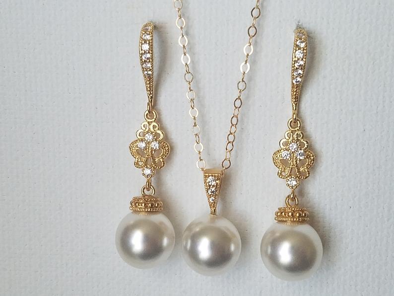 Mariage - Gold Pearl Bridal Jewelry Set, Swarovski White Pearl Earrings Necklace Set, Pearl Chandelier Earring Pearl Wedding Jewelry Set Pearl Pendant