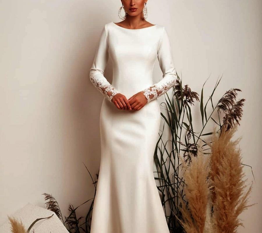 Classy Long Sleeves Boat Neck Trumpet Mermaid Satin Wedding Dress Lace Back Simple Minimal Gown