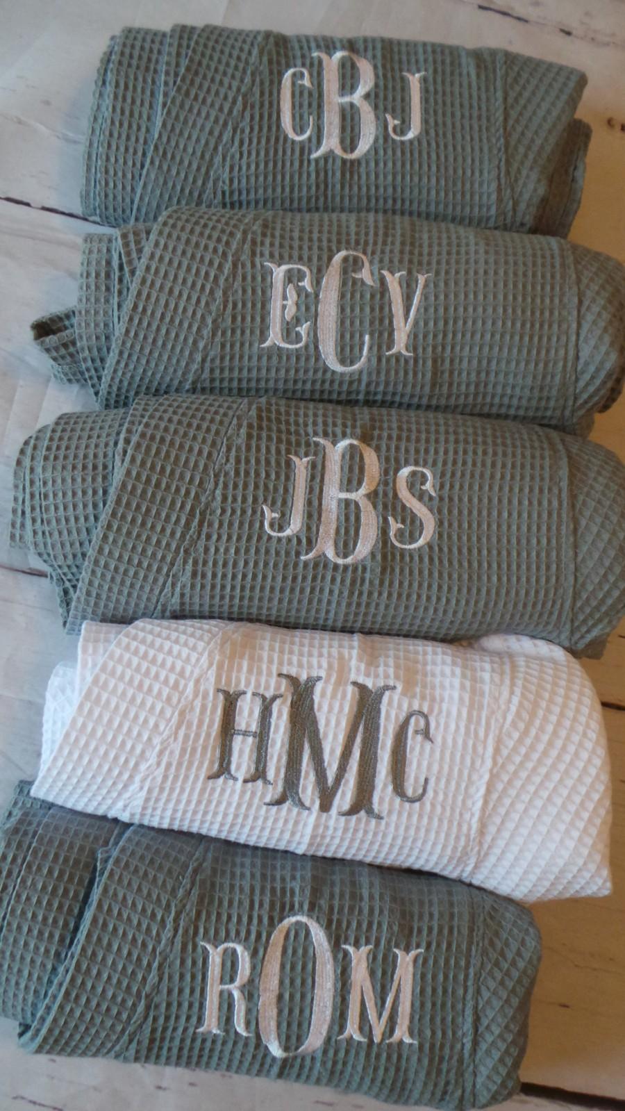 Hochzeit - Personalized Robes add a Cosmetic bag to match. Bride, Bridesmaids Monogrammed Waffle short robe, Wedding party robes, 17 colors. 4 sizes.