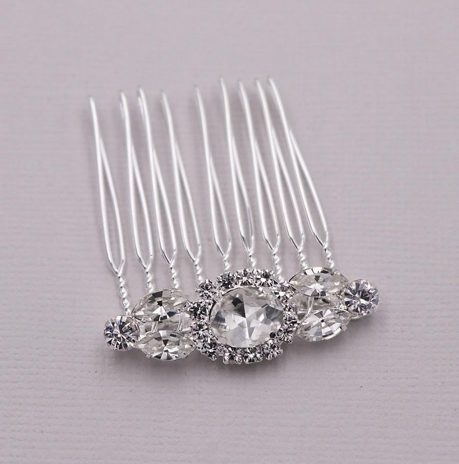 Mariage - Crystal Wedding Comb, small wedding hair comb, oval crystal rhinestone hair comb, Bianca Crystal and Pearl Wedding Comb