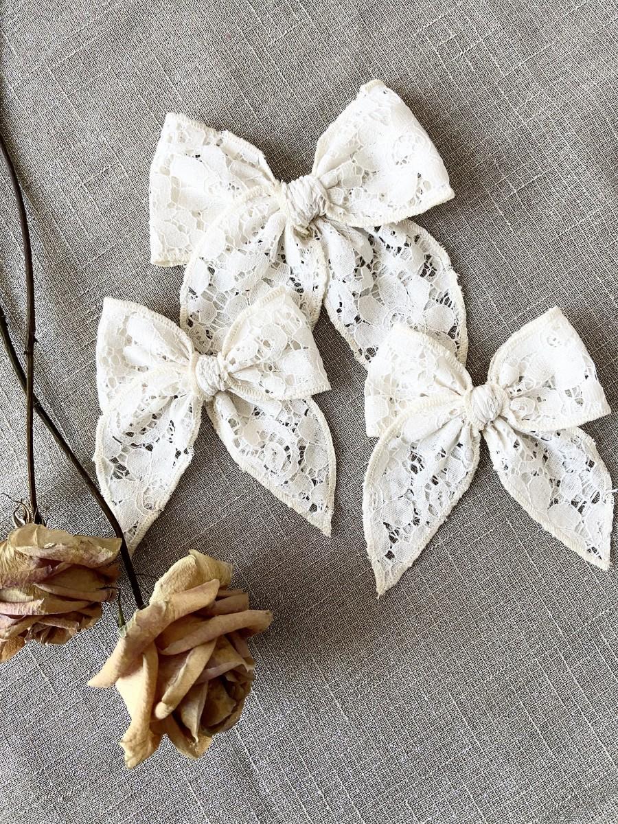 Mariage - Ivory sailor baby girls bows. Midi fable hair bow. Babies Bows boutique. Barrette and clip. Toddler hair accessories. Large Hand tied bows