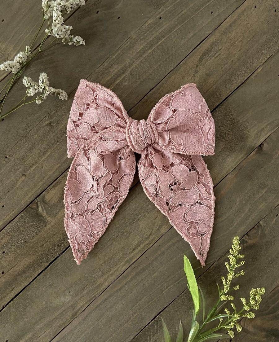 Mariage - Adorable cotton lace fable hair Bows. Dusty pink color bows for girls. Toddler hair accessories. Beautiful Bows on clip.  Hair bows boutique