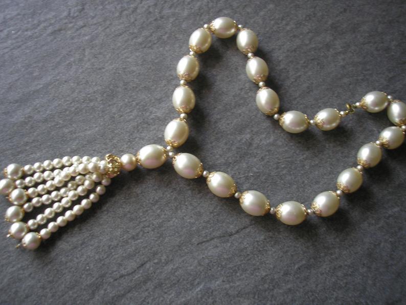 Hochzeit - Pearl Tassel Necklace, Chunky Pearl Necklace, Flapper Necklace, Long Pearl Necklace, 1920s Style, Art Deco Jewelry, Downton Abbey