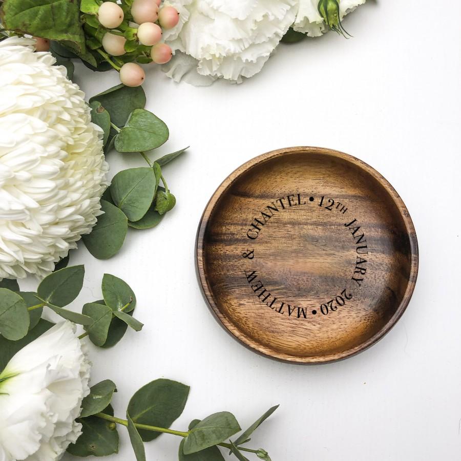 Hochzeit - Wooden Ring Dish, Custom Wedding Ring Dish, Wedding Gift, Engraved Ring Dish, Custom Names Ring Dish, Personalised Wooden