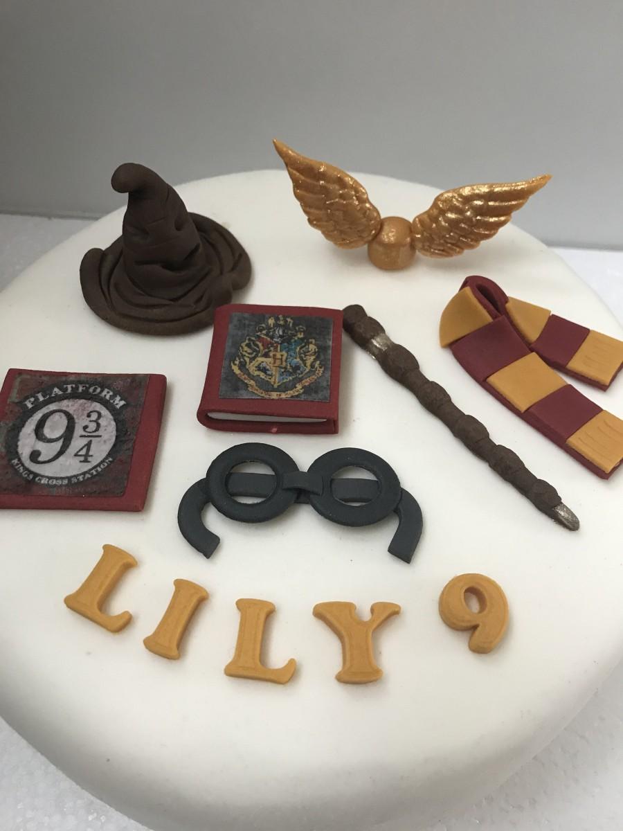 Mariage - Edible Handmade Harry Potter Style Unnoficial Cake Topper Birthday Decoration
