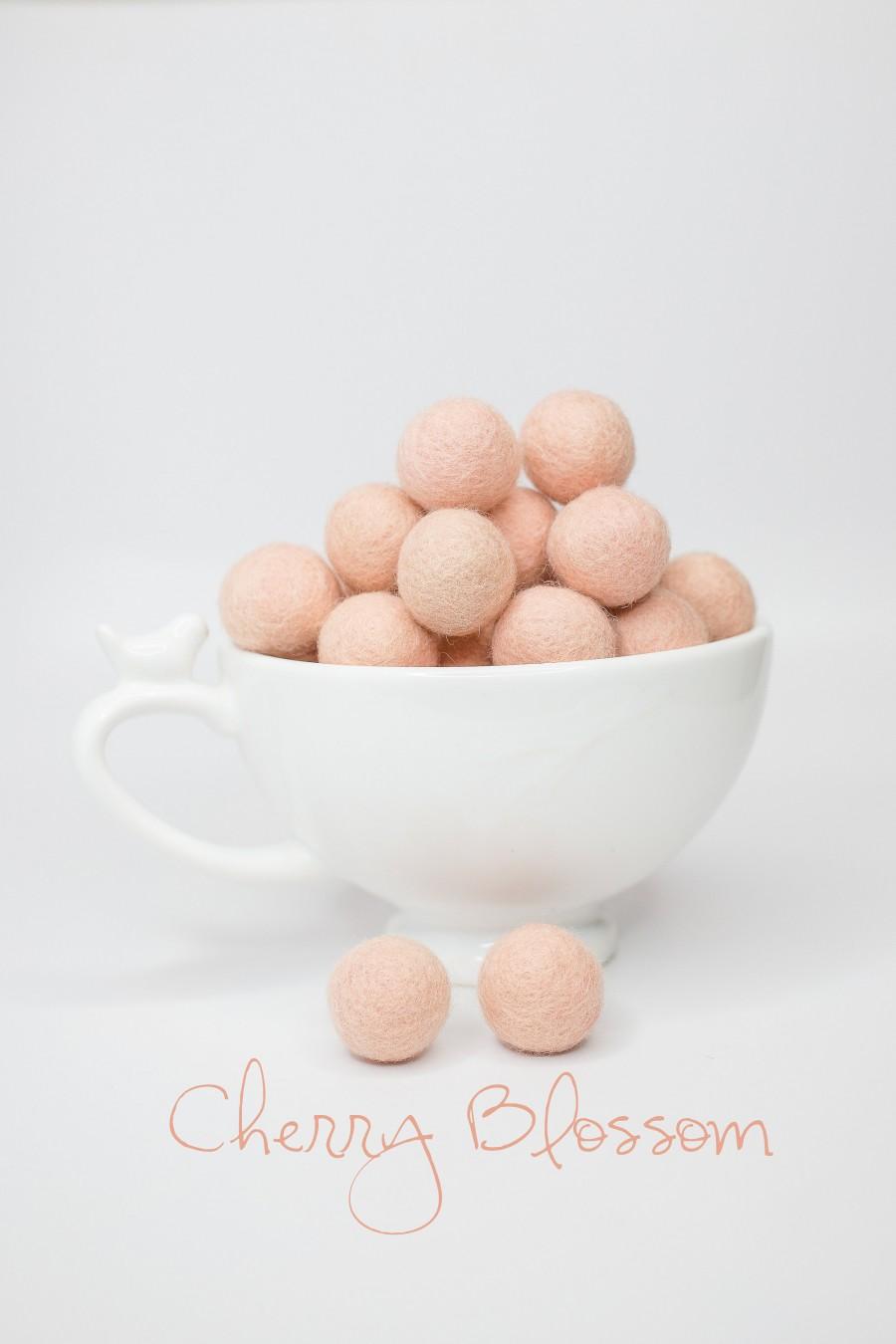 Свадьба - Cherry Blossom -Peach felt balls -Peach Wool -Peach felt ball garland -Nude Peach poms -Nursery decor -girl nursery -Pink and Peach -garland