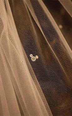 زفاف - Disney Cathedral Wedding Veil with Embroidered Mickey Mouse Ears Disneyland Raw Edge Veil, White Ivory Veil Simple Chapel Length Bridal Veil