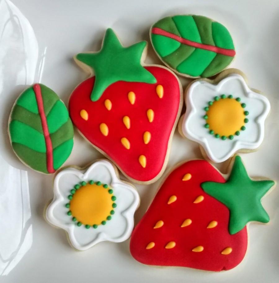 Свадьба - Strawberry, honey bees,leaves and flowers sugar cookies decorated with royal icing ,mini cookies,birthday, get well,Mother's day