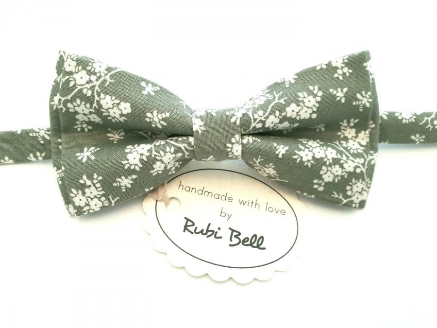 Wedding - Green Floral Bow Tie - Olive Green Bow Tie With White Flowers - Mens Bow Tie - Groomsman Bow Tie - Wedding Tie - Pocket Square