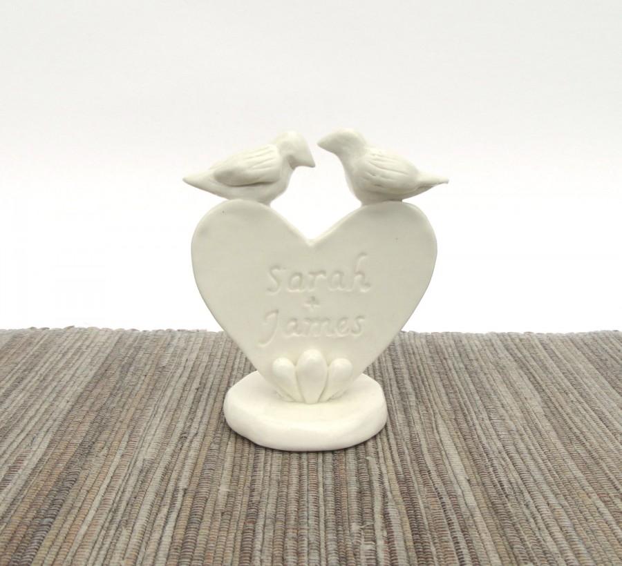 Mariage - Hand Made Personalized Porcelain Wedding Cake Topper, Heart and Floral Design, White Wedding Birds Custom Names, Made to Order