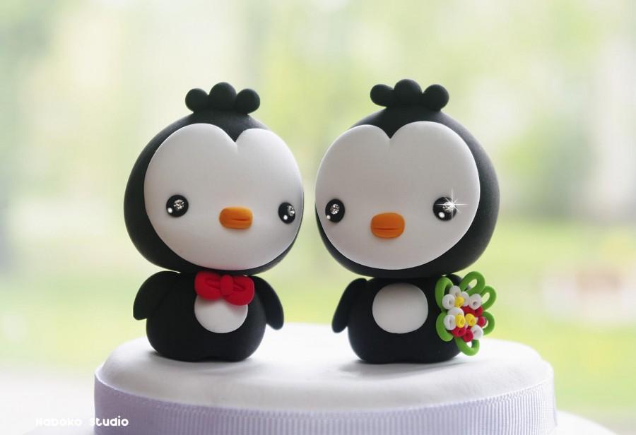 Hochzeit - Wedding Cake Topper / Penguin Couple / Kawaii Penguins / Bride and Groom / Wedding Decoration by Naboko Studio