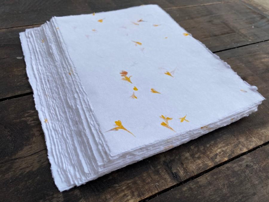 زفاف - Wanderings Handmade White Paper with Real Flower Petals and Deckle Edge - 50 sheets