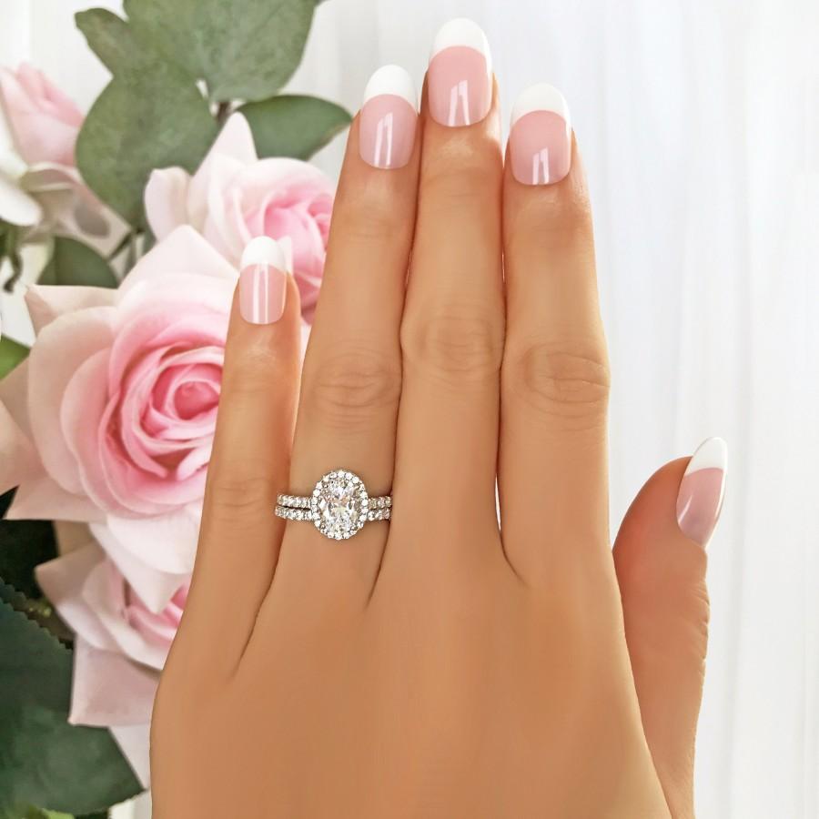 Mariage - 1.5 ctw Oval Halo Bridal Set, Classic Halo Engagement Ring, Half Eternity Wedding Band, Round Man Made Diamond Simulants, Sterling Silver