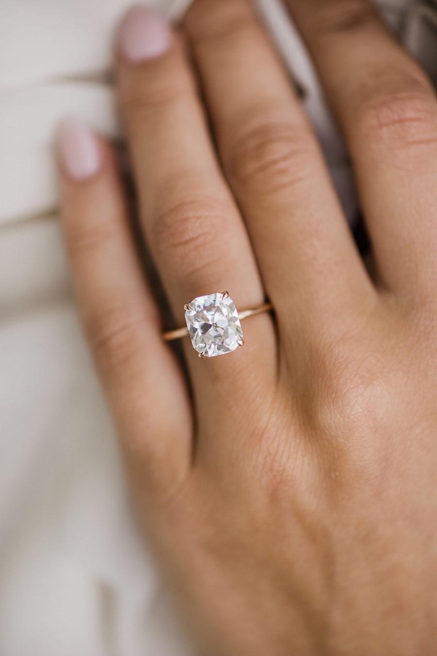 زفاف - 2.50 CT Cushion Colorless Moissanite Engagement Ring, Solitaire Wedding Ring, Yellow Gold Cushion Ring, Anniversary gift Ring, Gift her