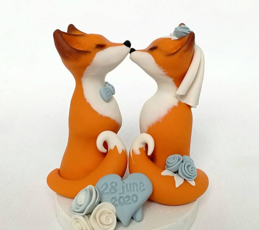 Hochzeit - Fox cake topper wedding Personalised clay fox figurines Custom rustic cake topper