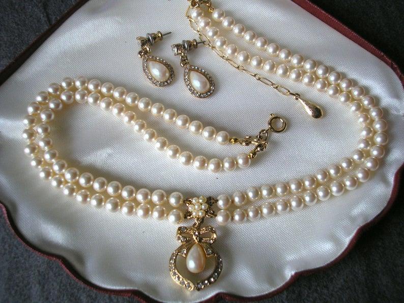 Hochzeit - Rosita Pearl Necklace And Earrings Set, Vintage Pearl Choker, Bridal Pearls, Dainty Pearls, Pearl Wedding Jewellery, Bridal Jewellery