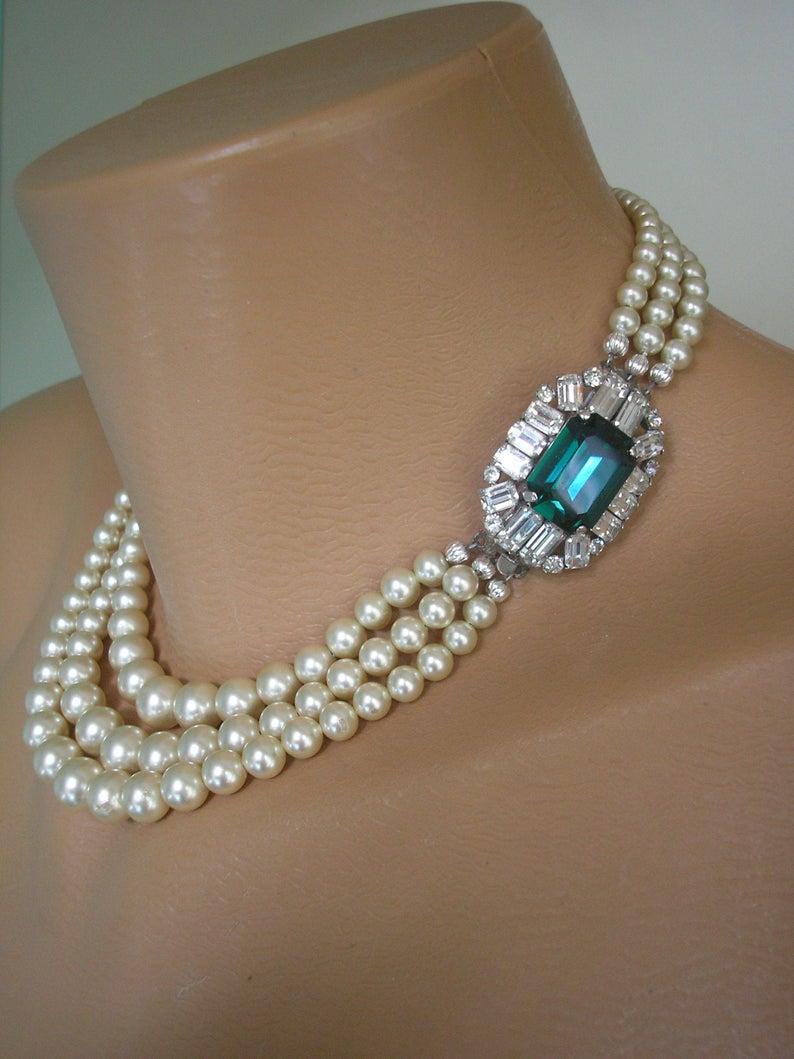 Hochzeit - Emerald And Pearl Necklace, Vintage Pearl Choker, Pearl Bridal Necklace, Green Rhinestone Jewelry, Statement Necklace, Wedding Jewelry, Deco