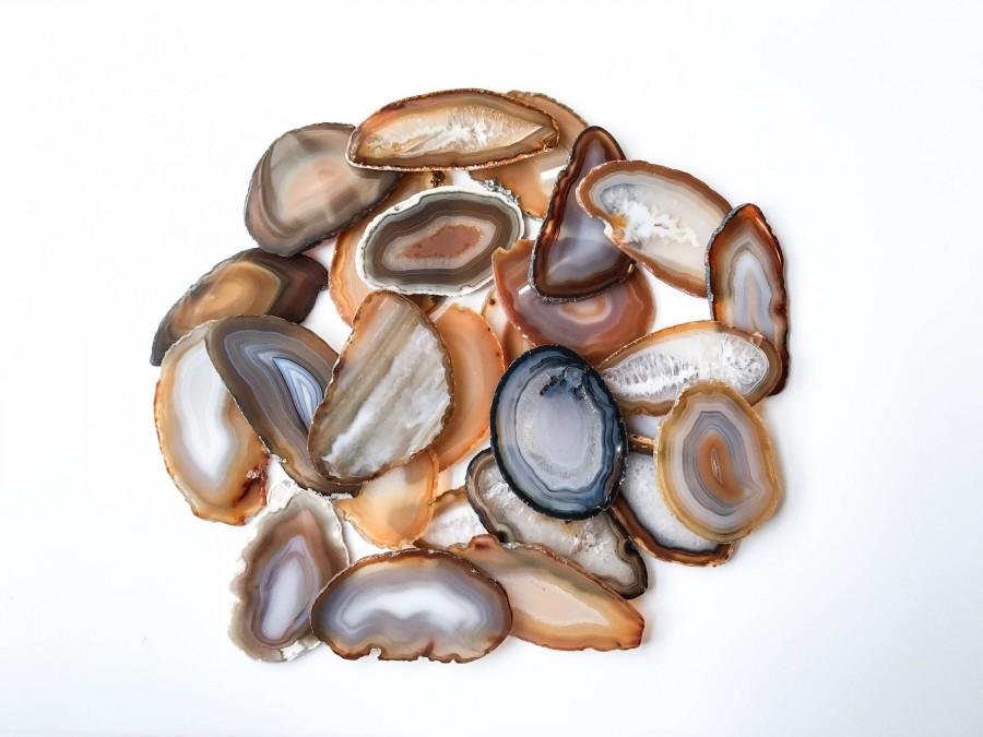 Hochzeit - Natural Agate Place Cards 2.5"-3.5" Blank Geode Wedding Crystals Placecards Bulk Agate Slices Wholesale