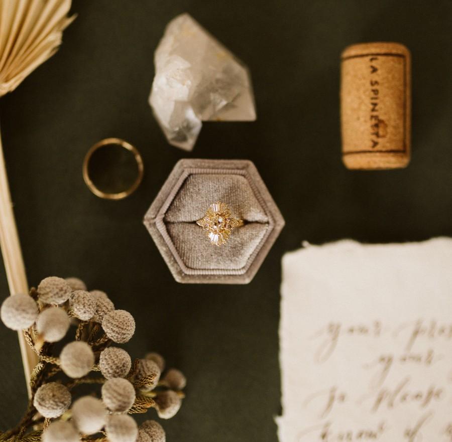 Hochzeit - Vintage 18K Yellow Gold Diamond Ring
