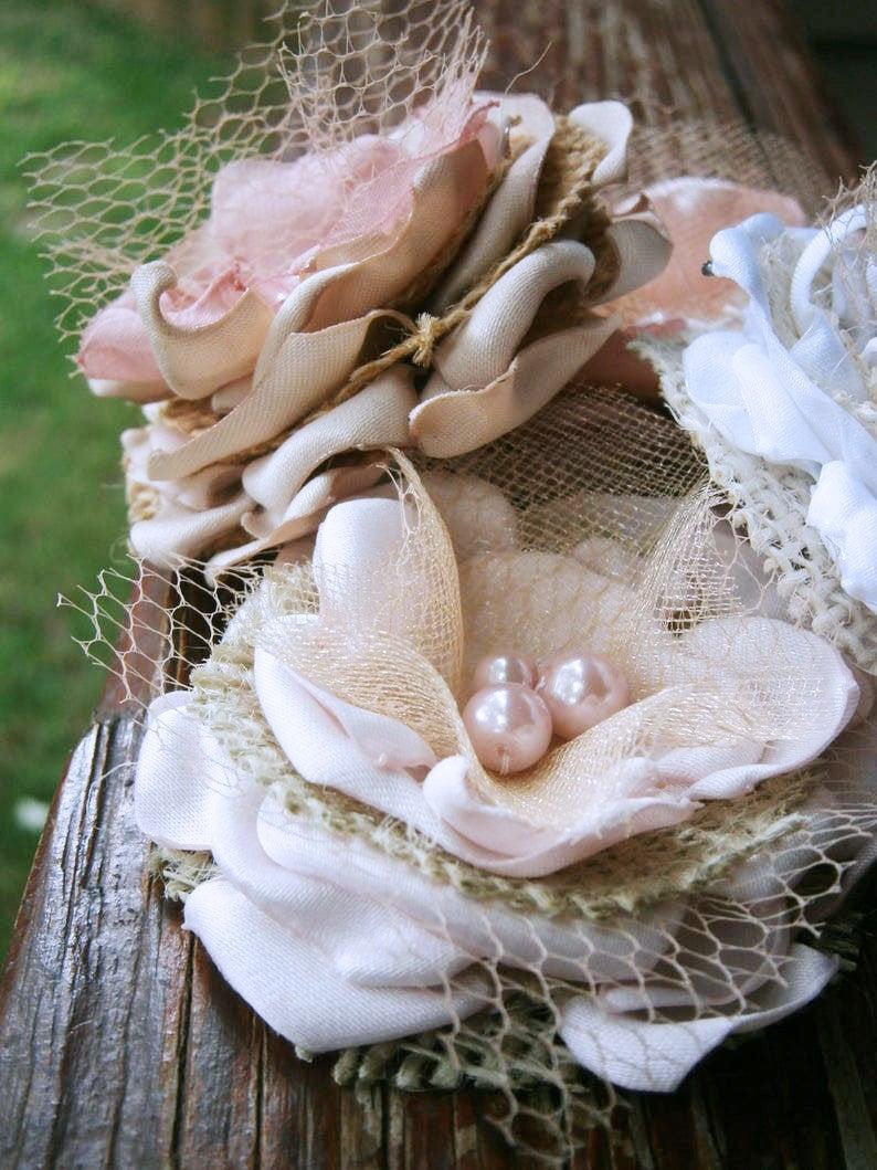 Mariage - Small fabric flowers set of 5, Burlap hair flowers, Wedding cake, Rustic Bridal flower, Cake flower decorations, Wedding burlap rustic decor