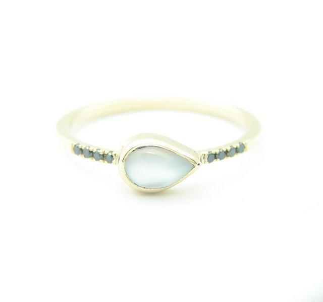 زفاف - Pear Ring, Mother of pearl & Black Diamond, Pave Diamond Ring, Nacre Gold Ring, Gold Diamond Ring, Engagement Mother of Pearl Ring,