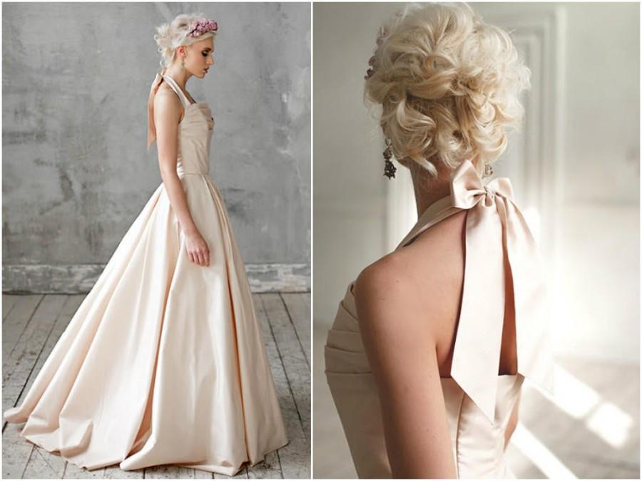 Свадьба - Pink Wedding dress with low back minimalist simple Romantic brautkleid quinceanera open back classic aline corset colour bridal gown / Amond