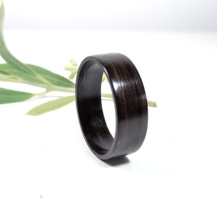 Mariage - Wooden Engagement Ring from Ebony  // Bentwood Ring //  wooden ring for men // Ebony ring // wood ring // wedding band // Engagement band