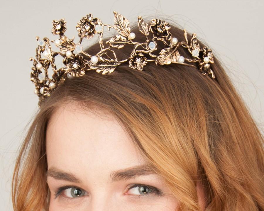 Mariage - Vintage Bridal Crown with Patina. Bridal Jewellry in Baroque Style. A solemn Tiara for your inner princess or queen. 