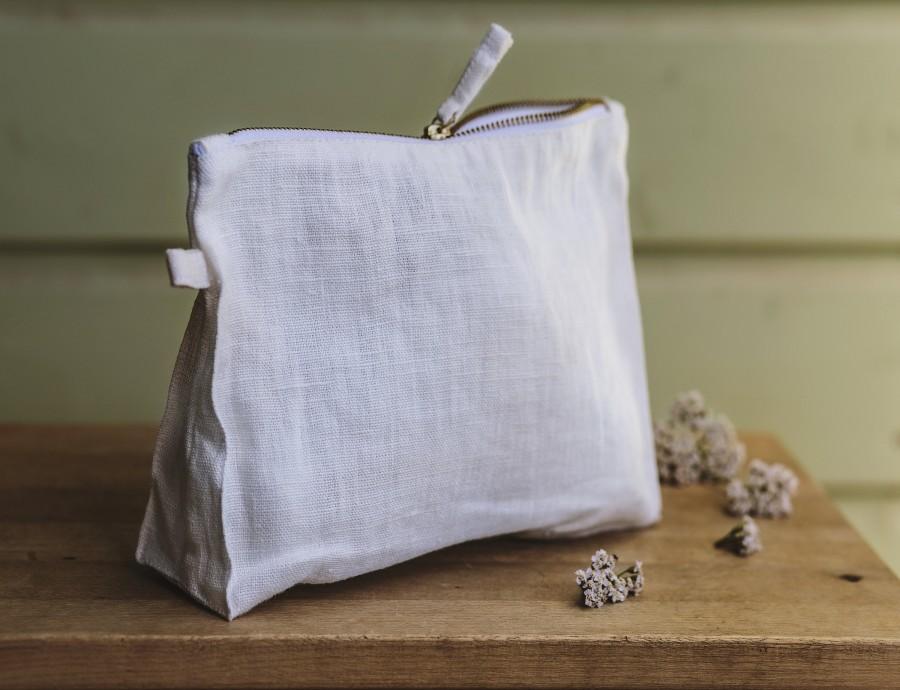 زفاف - White linen pochette, natural cosmetic bag, makeup bag, linen pouch, toiletry bag