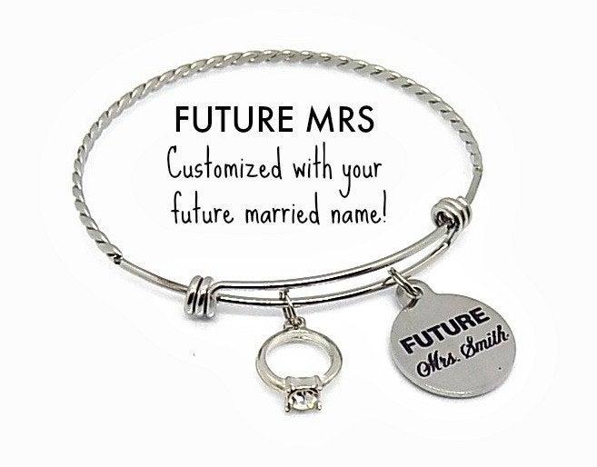 زفاف - Future Mrs Charm Bracelet, Personalized Bridal Shower Gift for Bride to Be, Engagement, Jewelry