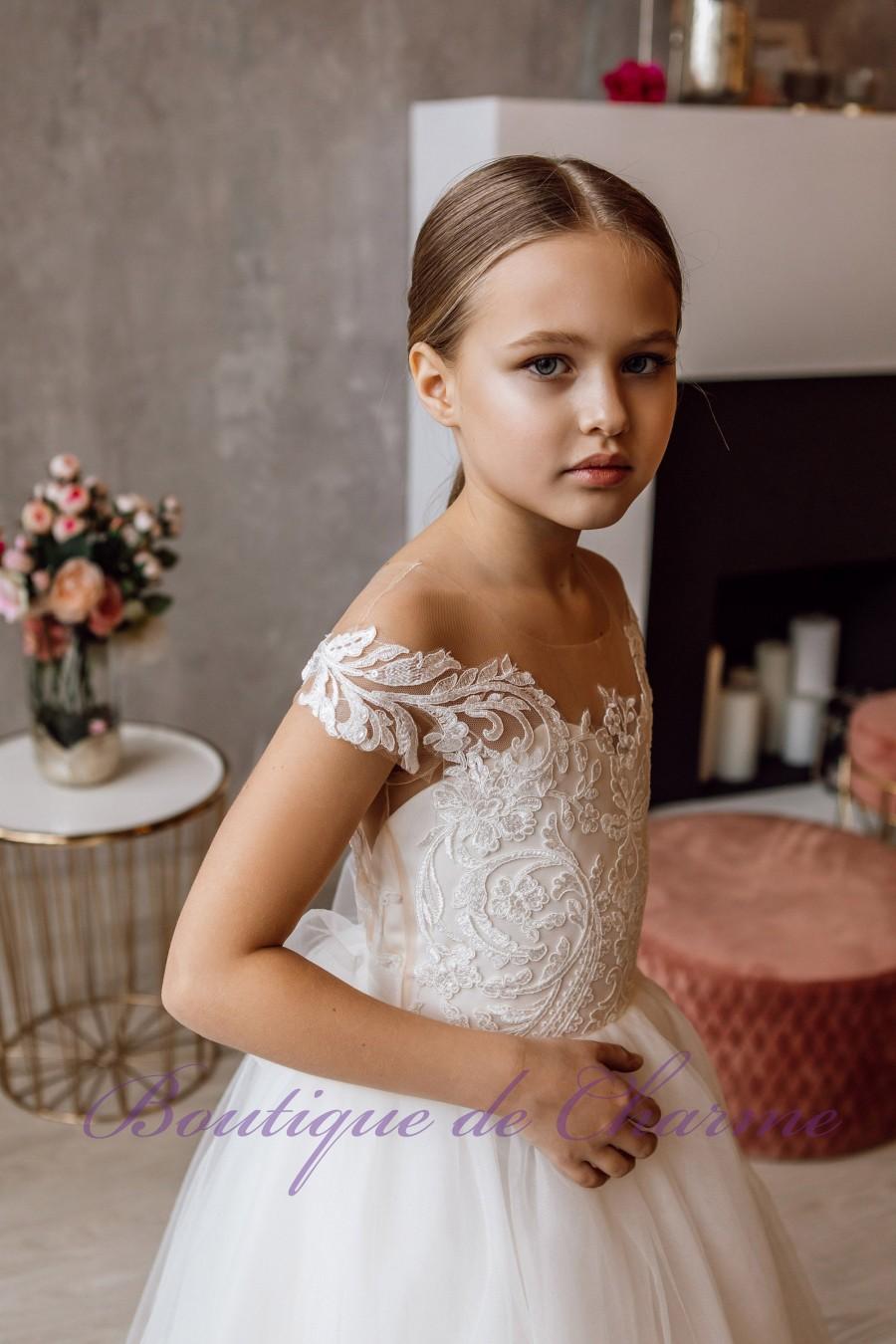 Hochzeit - Ivory flower girl dress,Toddler dress,Tulle baby dress,Lace flower girl dress,Sleeveless dress,Beach flower girl dress,White lace girl dress