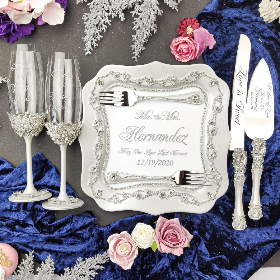 Свадьба - wedding  flutes and cake server sets, wedding glasses for bride and groom wedding cake cutting set